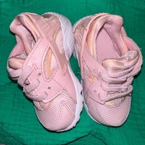 Like New toddler hurrachi nike sneakers